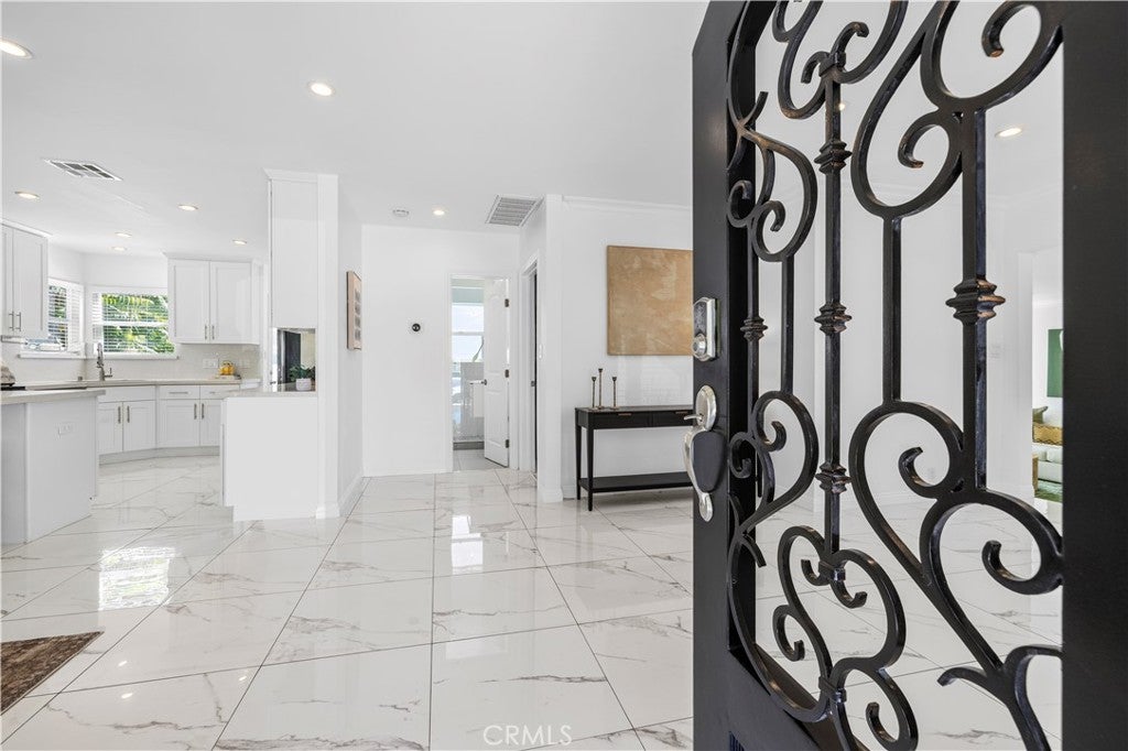 1320 N Catalina