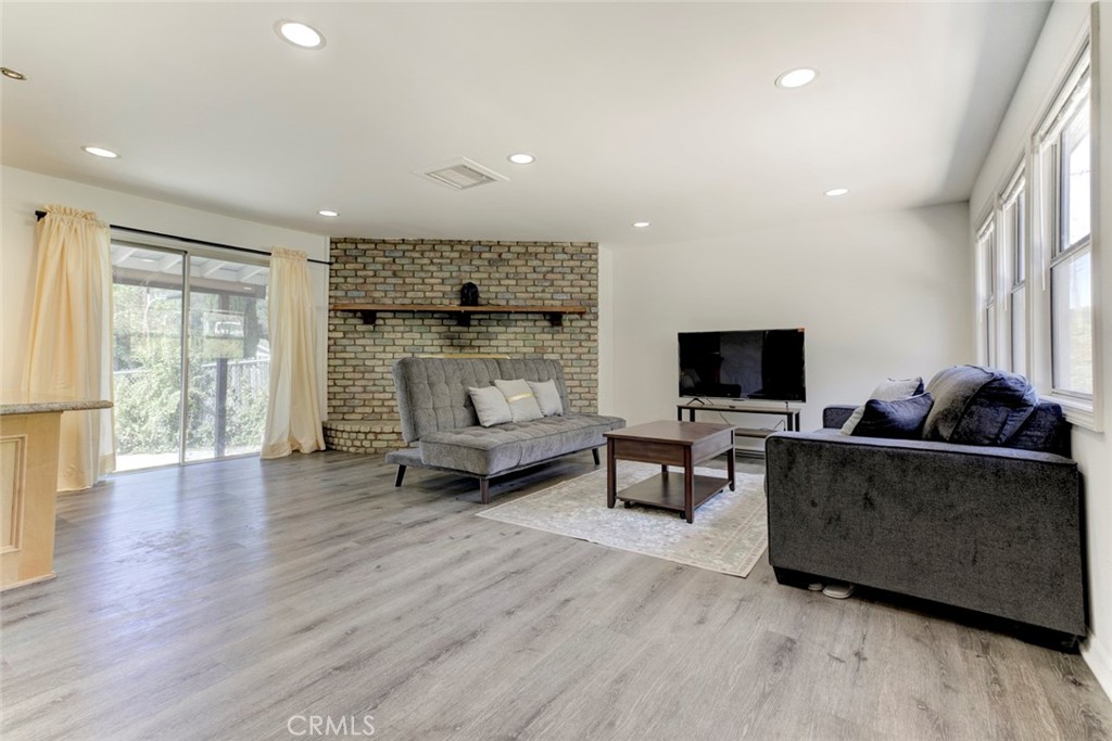 3352 Montrose