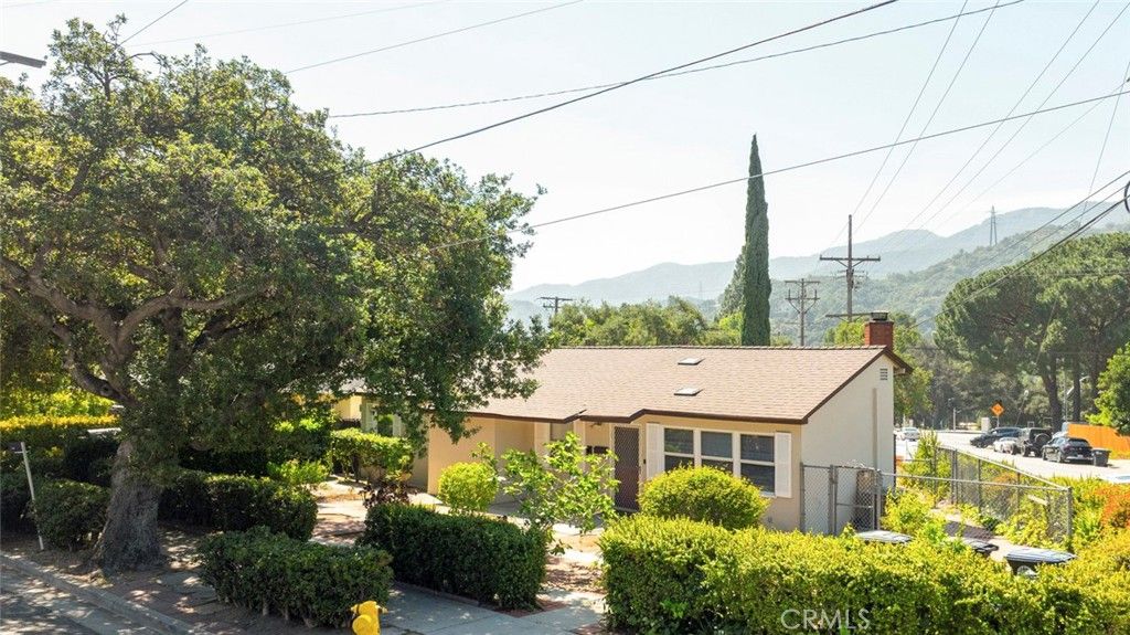 Photo of 3352 Montrose Ave, La Crescenta, CA 91214 (MLS # GD26066877)