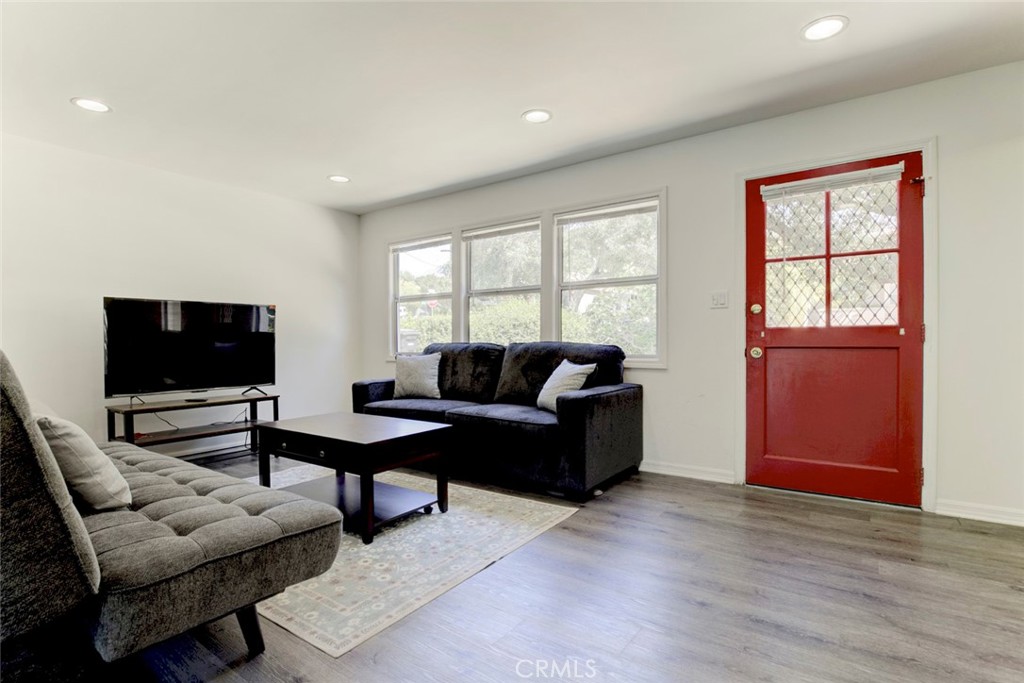 3352 Montrose
