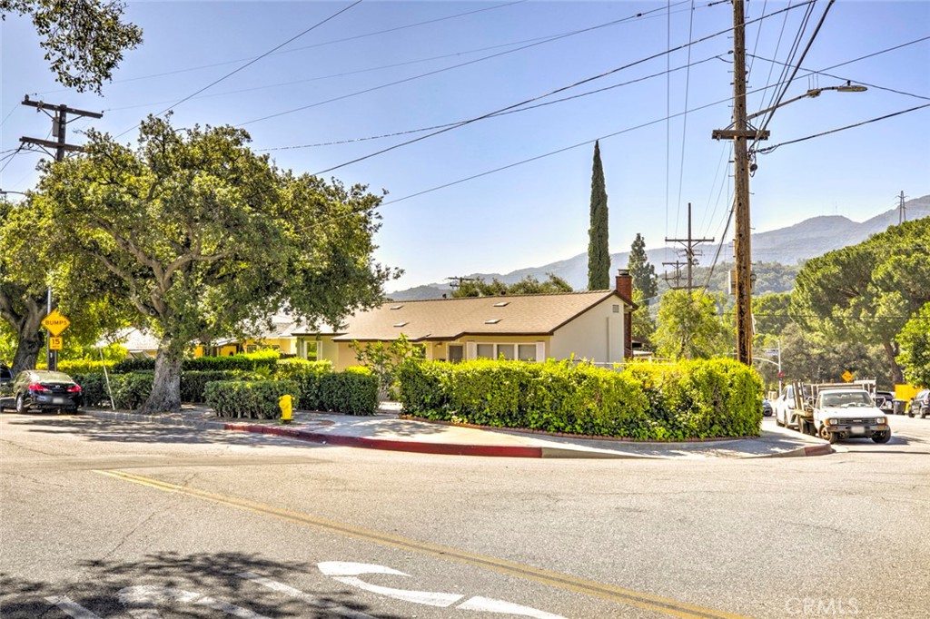 3352 Montrose