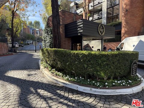 Photo of 4752 Park Encino Lane #212, Encino, CA 91436 (MLS # 26633045)