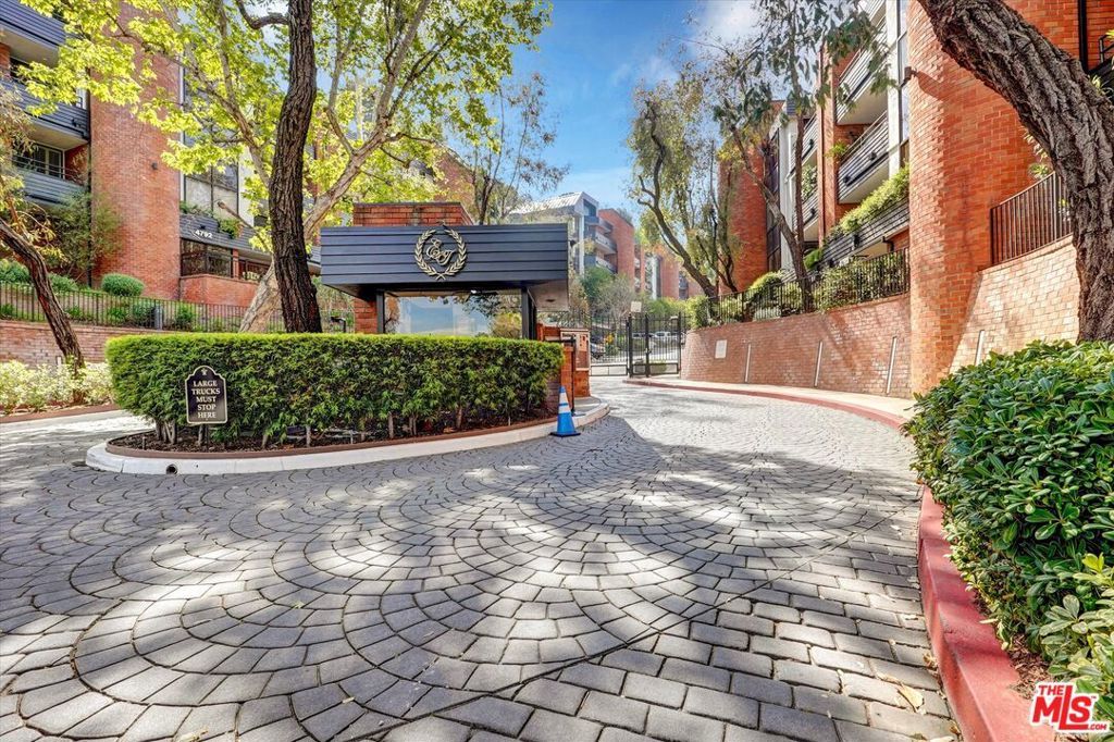 Photo of 4752 Park Encino Lane #212, Encino, CA 91436 (MLS # 26633045)