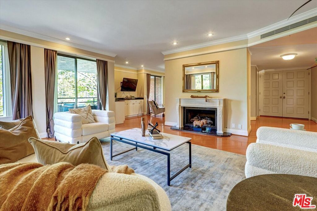 Photo of 4752 Park Encino Lane #212, Encino, CA 91436 (MLS # 26633045)