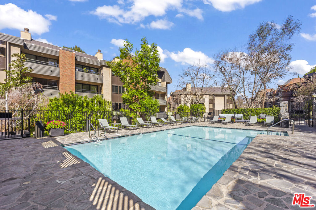 4752 Park Encino Lane 212
