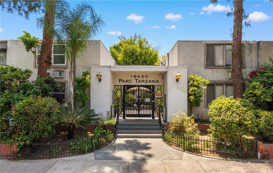 Beautiful, recently renovated condo with townhouse feel! This condo is an open-floor plan living room to kitchen with quartz countertops new laminate floors. All rooms are very spacious with master bedroom that includes walk-in closet and private bathroom. Cozy backyard and nearby parking that is rare for common condos. Great location in the heart of Tarzana with a ton of amenities.