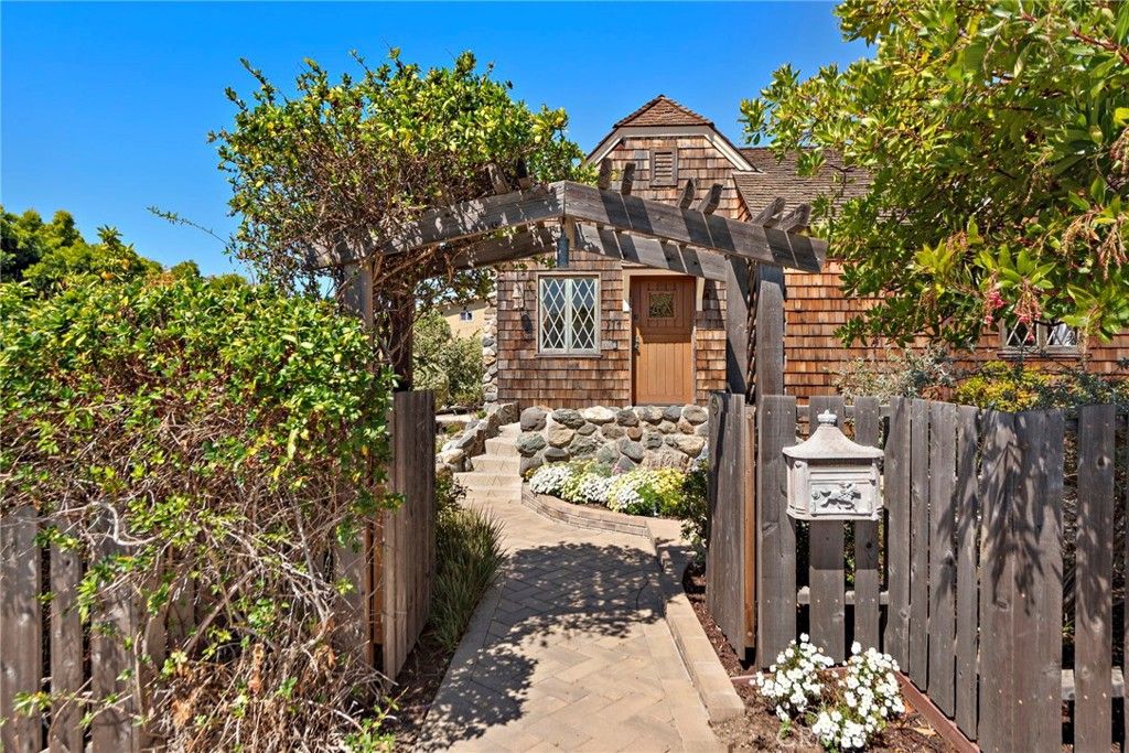 Photo of 274 Wave Street, Laguna Beach, CA 92651 (MLS # LG26068714)