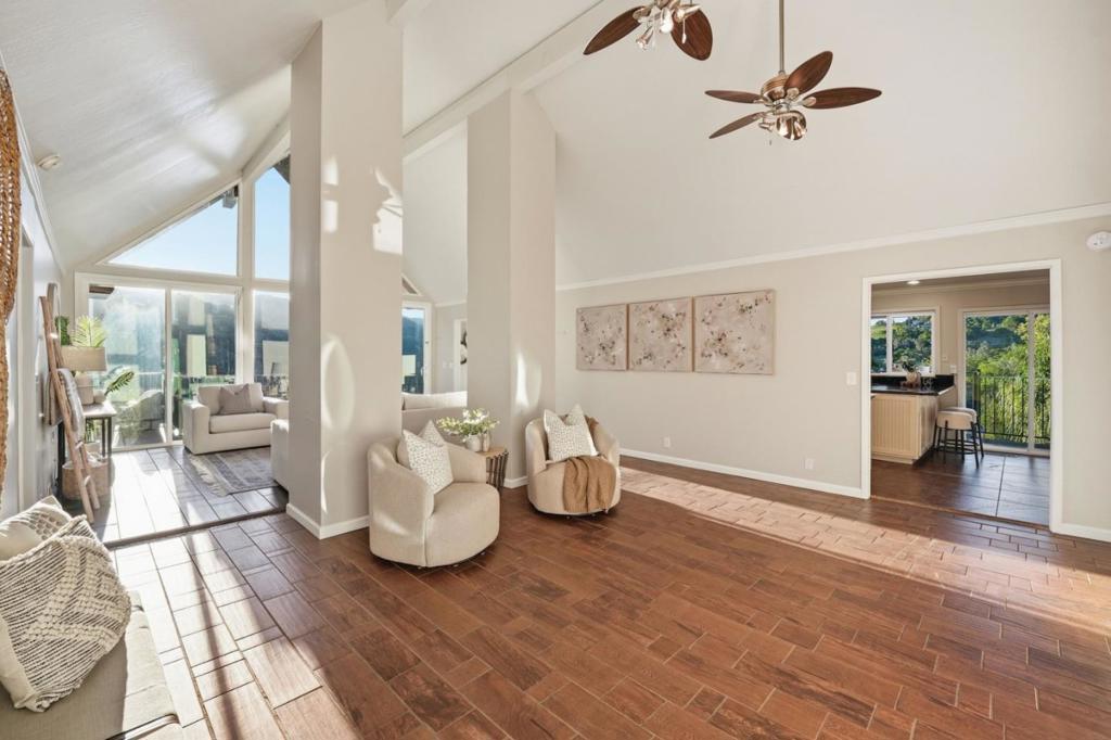 15605 Oakridge Court