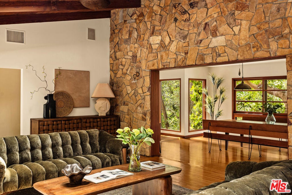 2424 Nichols Canyon Road
