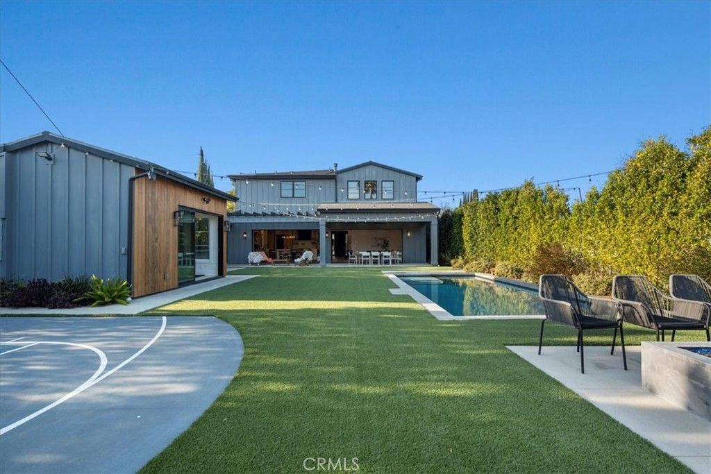 Photo of 16702 La Maida Street, Encino, CA 91436 (MLS # SR26111008)