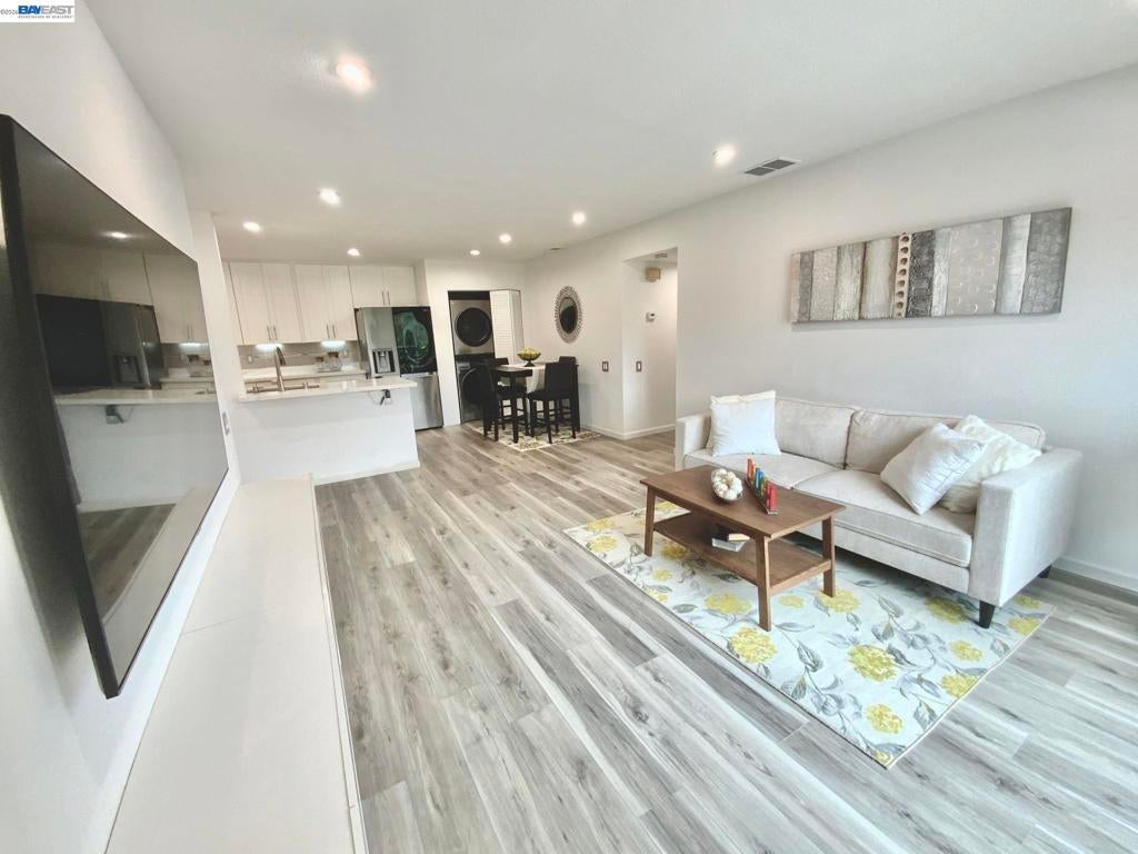 277 Hackamore Cmn