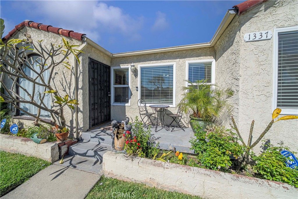 Photo of 1337 W Gage Ave, Los Angeles, CA 90044 (MLS # RS26045295)