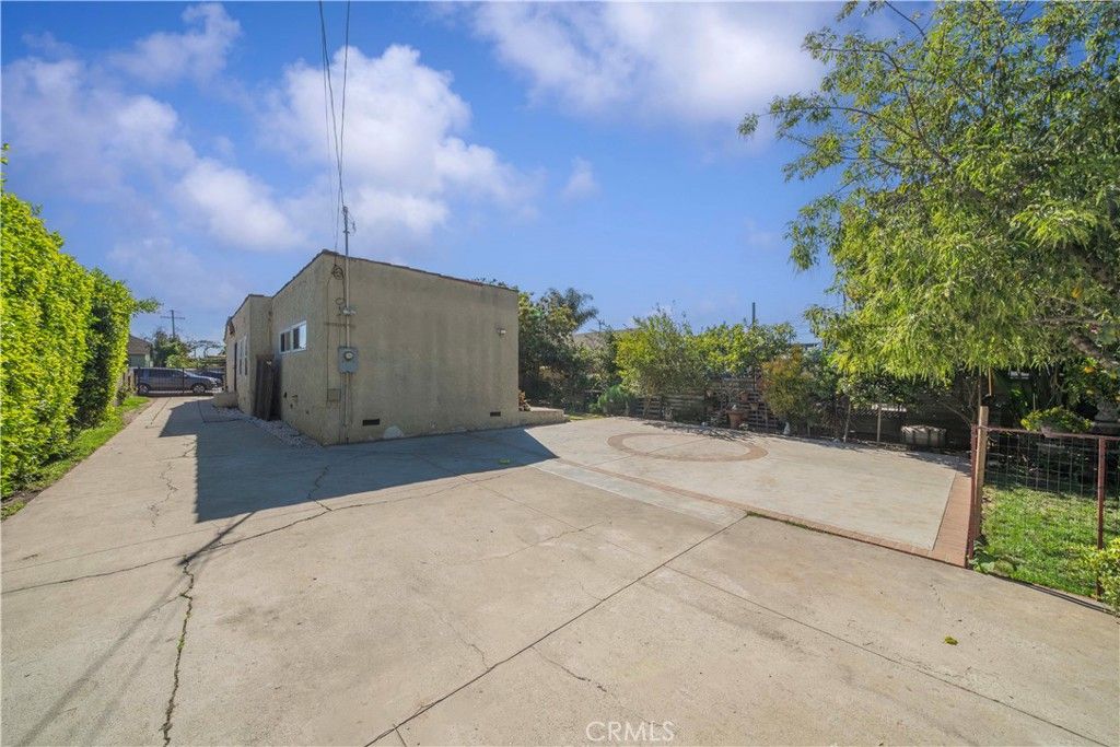 Photo of 1337 W Gage Ave, Los Angeles, CA 90044 (MLS # RS26045295)