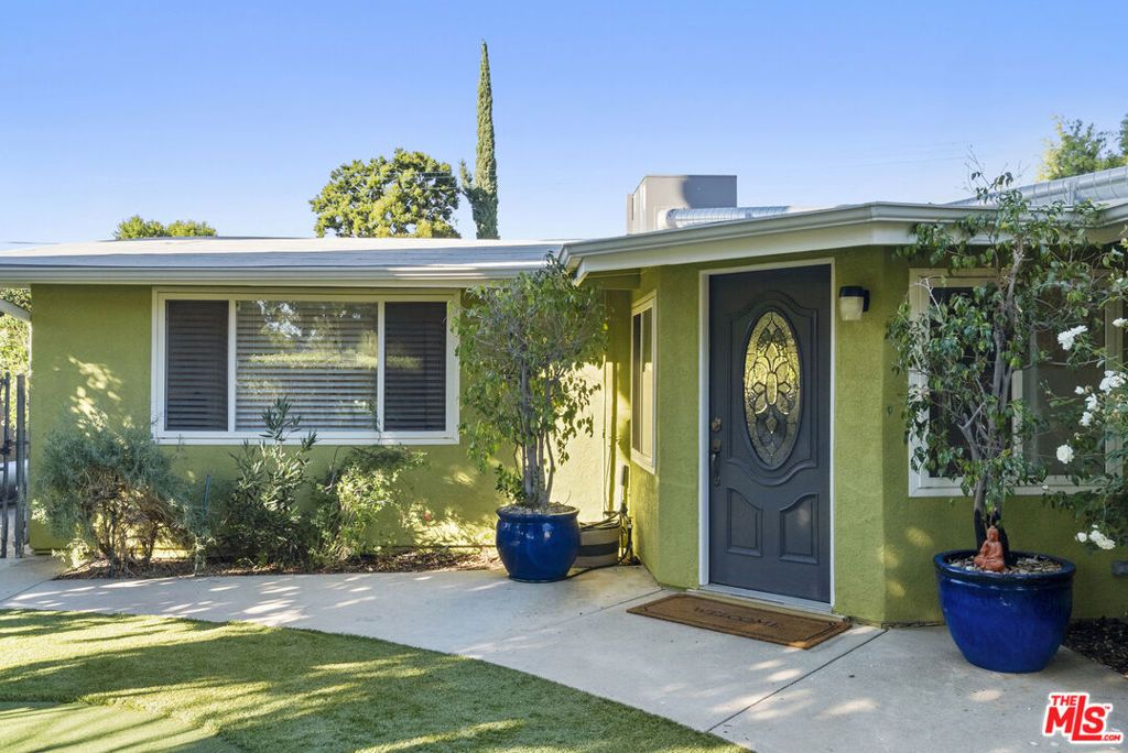 Photo of 20307 Mobile Street, Winnetka, CA 91306 (MLS # 25593425)