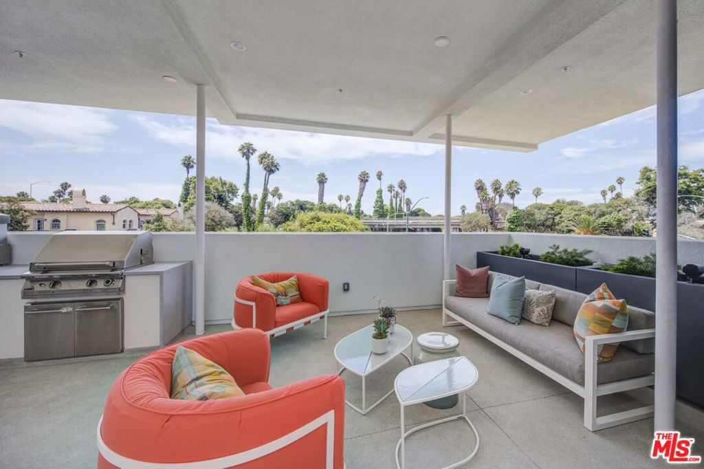 160 S Ventura Avenue 117-102