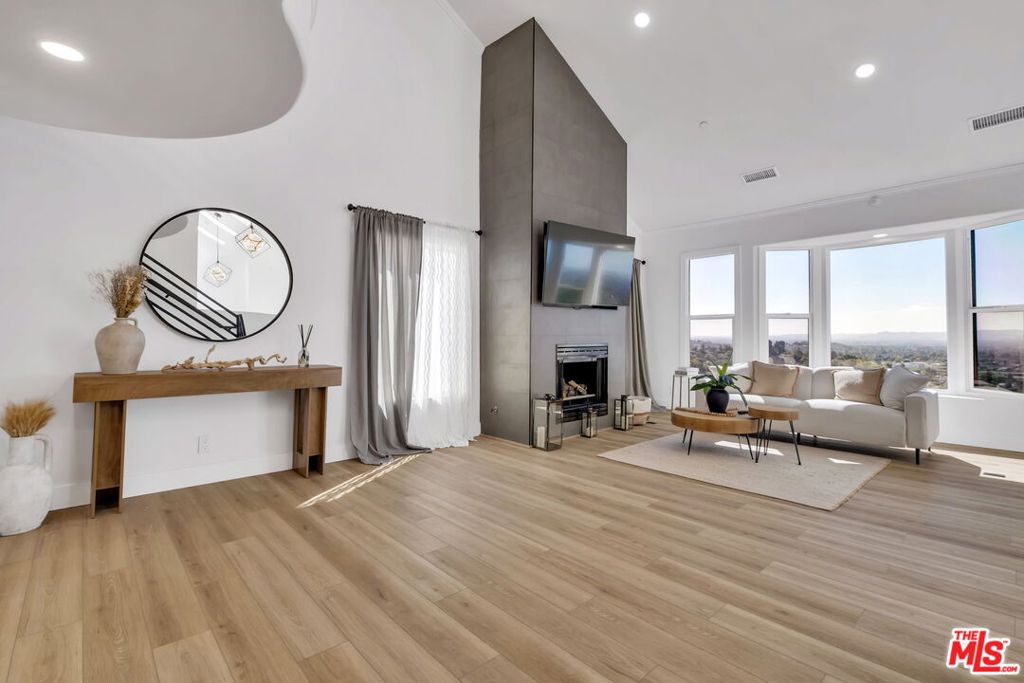 12254 Circula Panorama