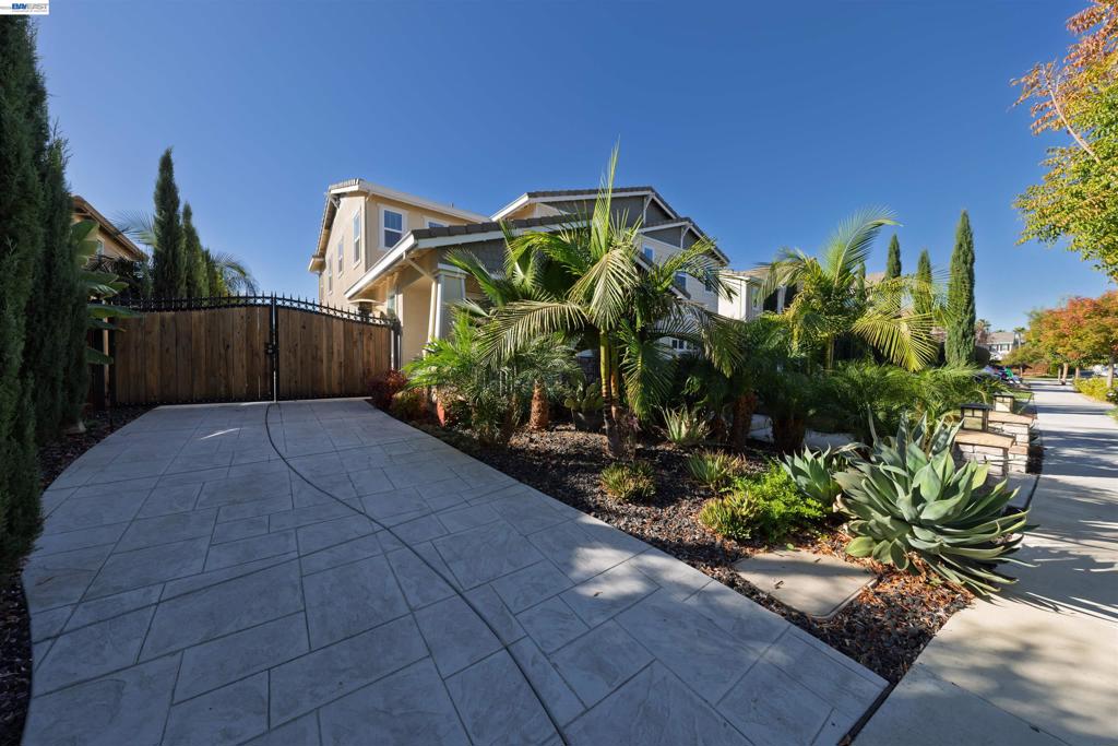 110 Catchings Ct