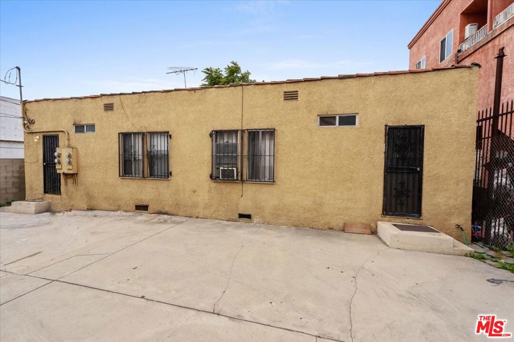 139 W Florence Avenue