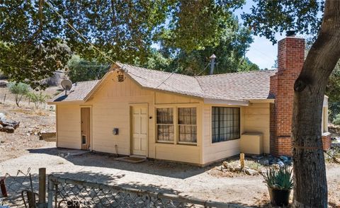 Photo of 39813 Calle Carona, Green Valley, CA 91390 (MLS # SR25276200)