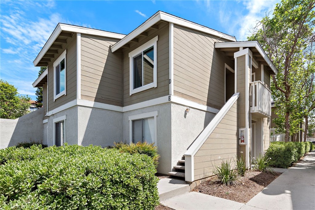 This charming upper end unit in the desirable city of Mission Viejo is a must-see! With 2 bedrooms and 1 bathroom, it features a private patio perfect for outdoor relaxation. The interior boasts an open floor plan filled with natural light, complemented by luxury vinyl flooring throughout. You'll appreciate the convenience of a laundry closet with storage and an updated floating bathroom vanity. The home has been freshly painted as of April 2025. Plus, residents enjoy access to Lake Mission Viejo, which offers swimmable beaches, boat rentals, a seasonal snack bar, concerts, and lovely park and picnic areas. Don't miss your chance to make this delightful home yours!