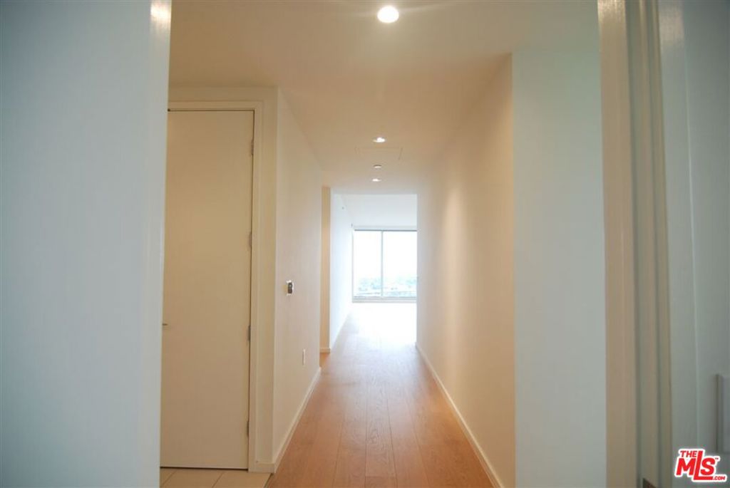 889 Francisco Street 3406
