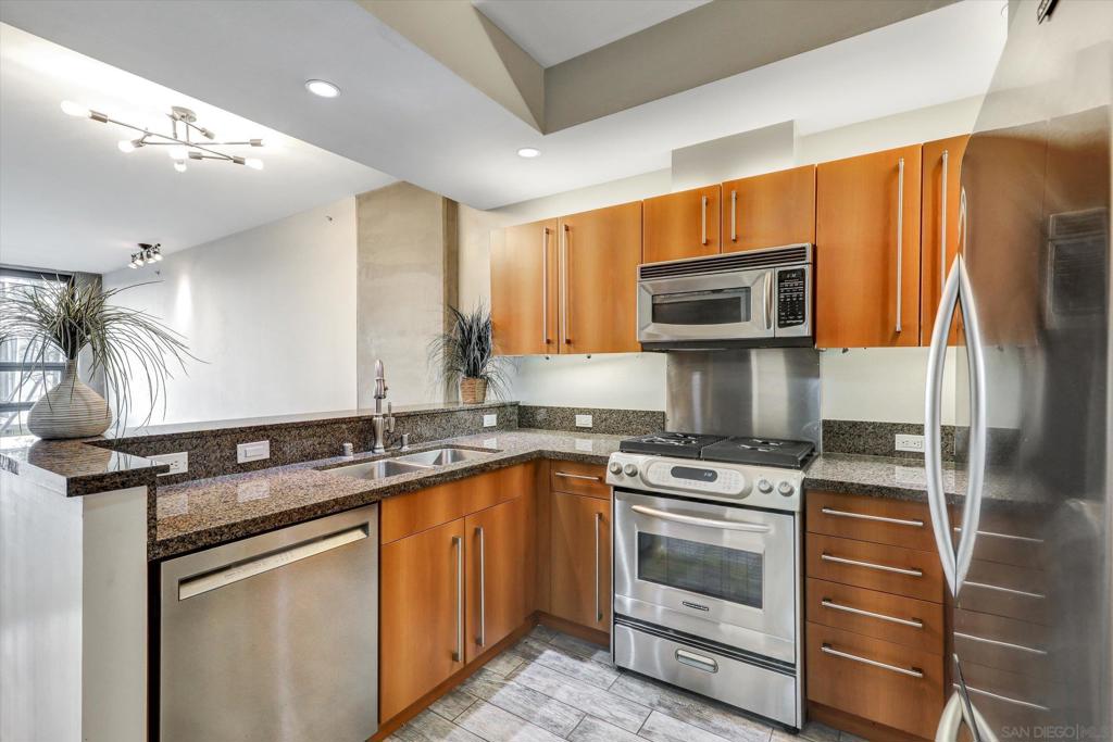 350 11Th Ave 323