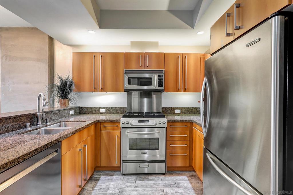 350 11Th Ave 323