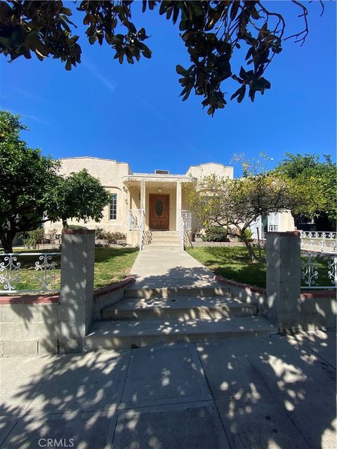 Photo of 521 E Valencia Avenue #A, Burbank, CA 91501 (MLS # GD26035371)