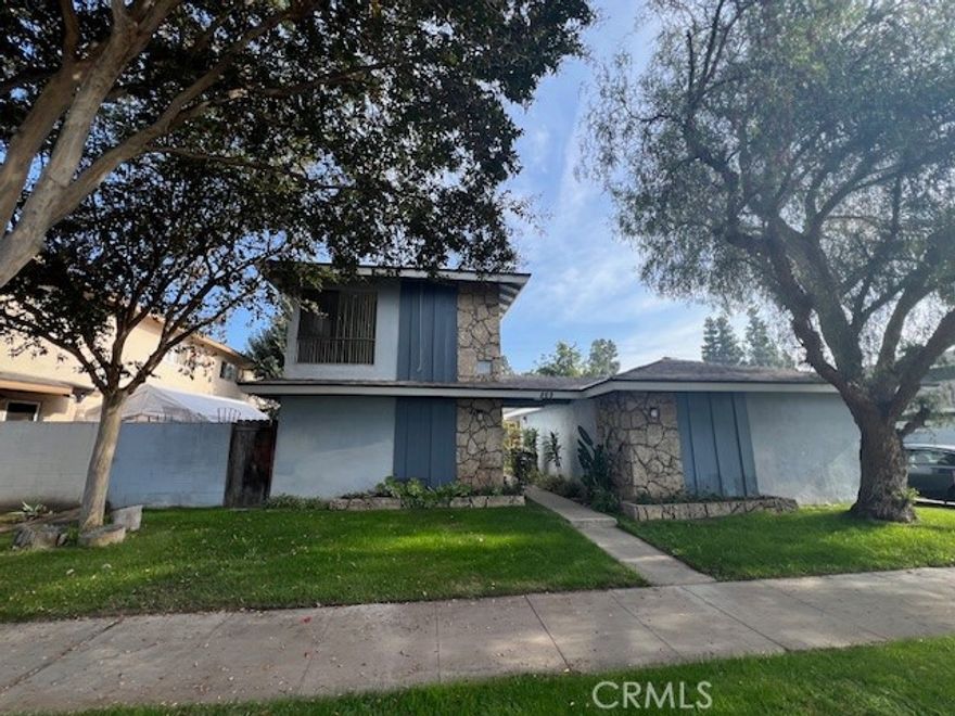 Unit 1 is Spacious 2 bedroom one and a half bath with private entrance approximately 1,100 square feet just minutes from the vibrant charm of historic downtown Orange.  All bedroom upstairs.  Laminate flooring downstairs; carpet on stairs, landing and bedrooms. Gas stove top with built in and separate wall oven.  Separate inside laundry with washer/dryer hook ups.  Bathroom upstairs has shower over tub.  Direct access from kitchen to backyard.  Located in highly desirable neighborhood near Villa Park, Chapman University, top-rated schools, public transit and a wide variety of shopping, dining and entertainment.