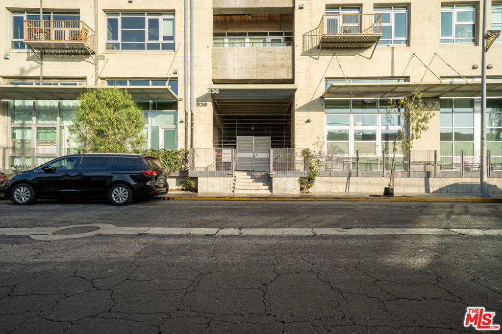 530 S Hewitt Street 147