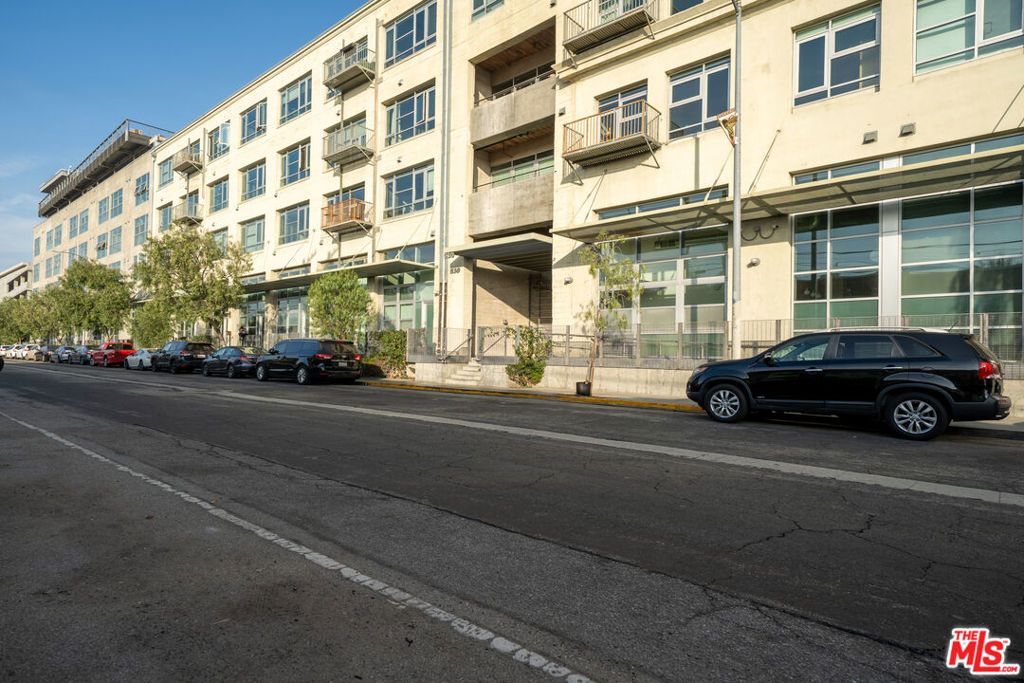 Photo of 530 S Hewitt Street #147, Los Angeles, CA 90013 (MLS # 25628991)