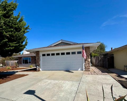 Photo of 150 Tiller Court, Half Moon Bay, CA 94019 (MLS # ML82043496)