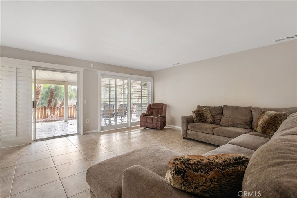 6168 Avenue Juan Diaz