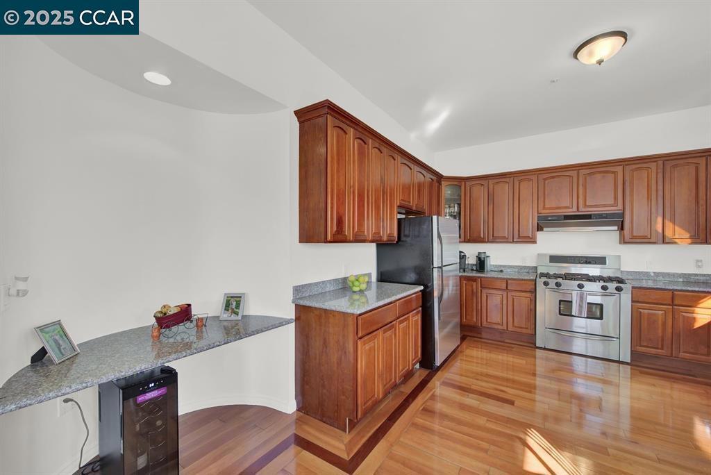 2004 2004 Main Street