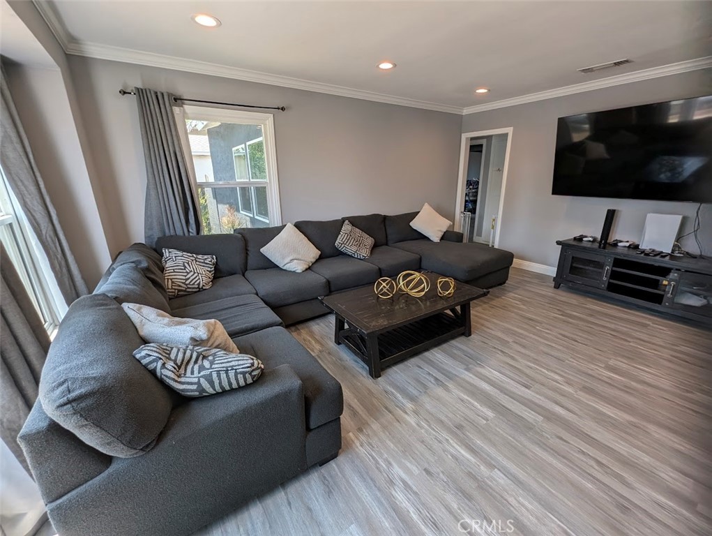 14947 14945 Chatsworth Street
