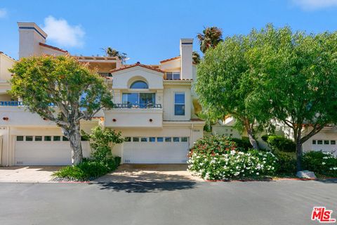 Photo of 6481 Zuma View Place #109, Malibu, CA 90265 (MLS # 25570393) Photo of 6481 Zuma View Place #109, Malibu, CA 90265 (MLS # 25570393)