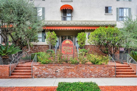 Photo of 339 S Catalina Avenue #212, Pasadena, CA 91106 (MLS # 226004887)