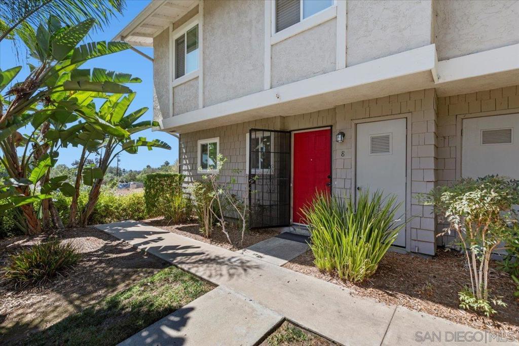 Adorable End-Unit 3-Bedroom Townhome in Vista Ladera! This 1,452 sq. ft. home is truly move-in ready with numerous upgrades, including brand-new windows, stylish laminate flooring, a sleek modern kitchen with quartz countertops, fresh interior paint. Upstairs you’ll find a convenient full-size laundry closet, while the home also offers a one-car garage with roll-up door plus an additional designated parking space. This friendly community offers a sparkling pool and relaxing spa.