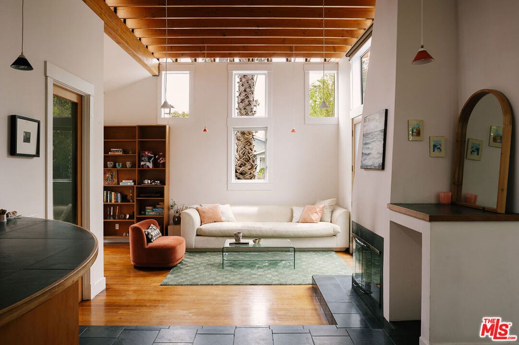 Photo of 803 Boccaccio Ave, Venice, CA 90291 (MLS # 25567047)