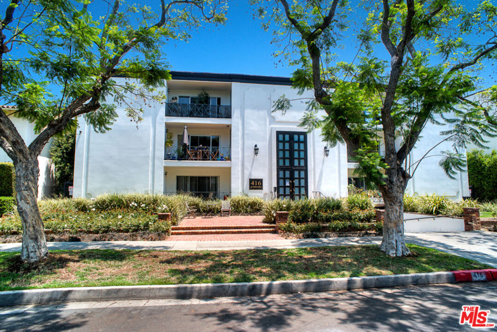 Located in prime Beverly Hills minutes from The Four Seasons Hotel, Beverly Hills Tennis Club, Rodeo Drive and the most luxurious shopping & dining in the world! LARGE REMODELED top floor unit in 21-unit building with secure controlled access. Completely remodeled 1 bedroom + 1.5 baths 3rd floor unit with abundant natural light, open floorplan and wood floors throughout living areas! Kitchen features newer cabinets, black granite counter tops, farmhouse sink and newer stainless-steel appliances including gas cooktop, wall oven, refrigerator & dishwasher. Large closets, built in storage cabinets and bedroom with 2 closets. Primary bath has both tub and walk-in shower, separate powder bath. The unit includes Central A/C and heat, fan, newer flooring and granite bathroom vanities. Secured controlled access building. 2-car tandem parking and gated garage. Washer & dryer in the lower floor, all newer machines. Gorgeous, quiet tree-lined street in beautiful neighborhood. This is a must see to believe!