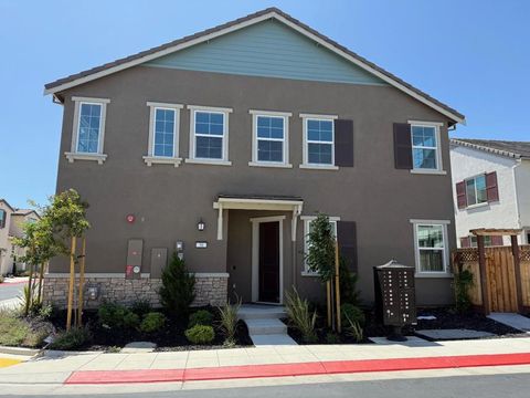 Photo of 96 E Frost Drive, Tracy, CA 95391 (MLS # ML82048706)