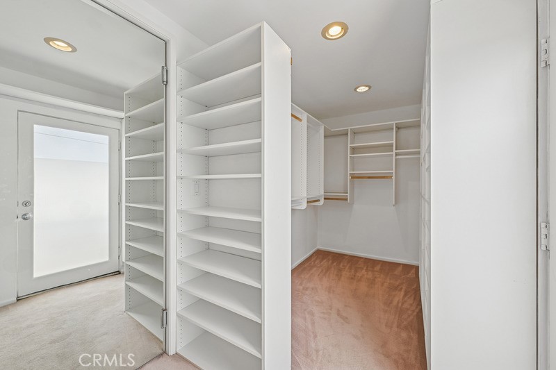 6 Voyage Street 204