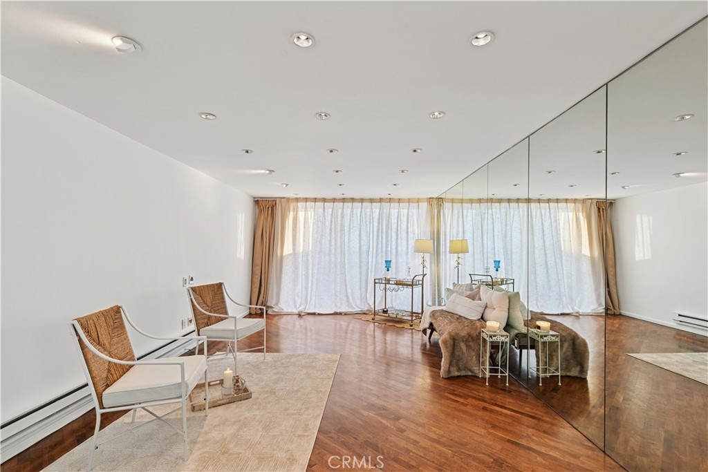 6 Voyage Street 204