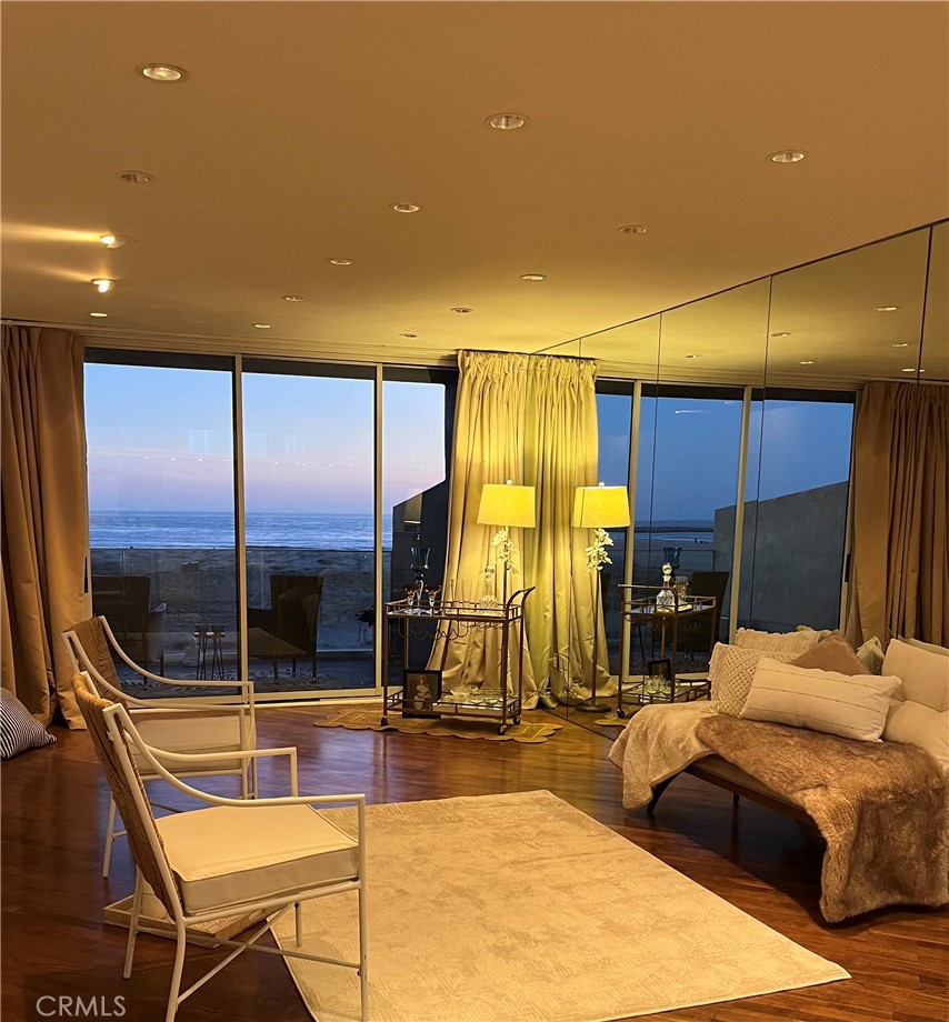 6 Voyage Street 204