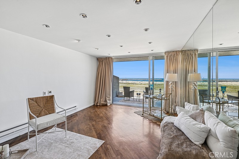 6 Voyage Street 204