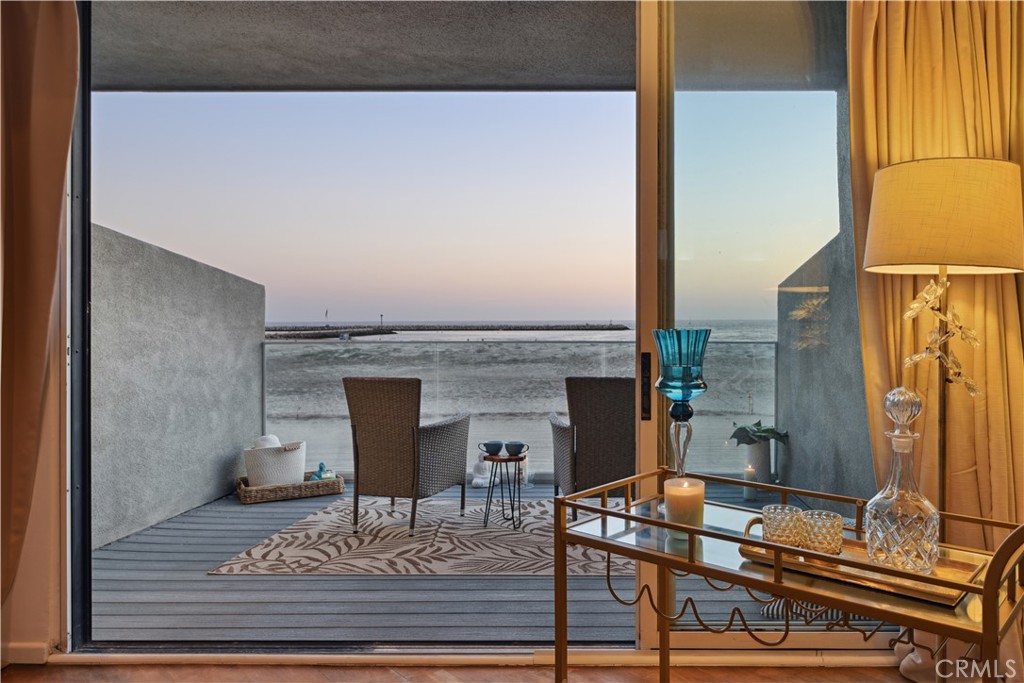 6 Voyage Street 204