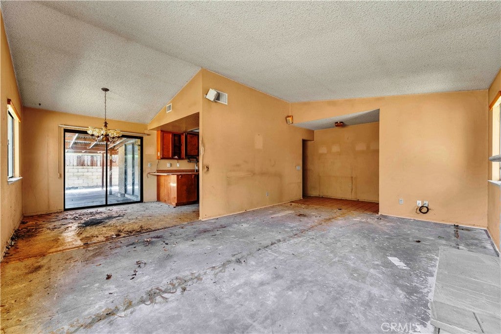 37134 Calle Real