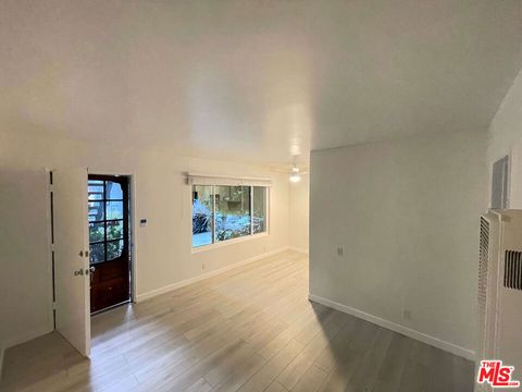 Photo of 25 Navy Street #7, Venice, CA 90291 (MLS # 26831777)