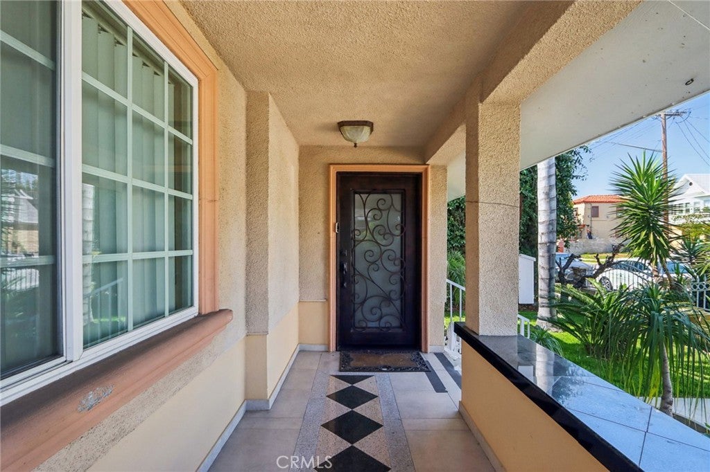 4520 Kingswell Avenue, Los Angeles CA 90027