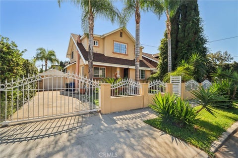 Photo of 4520 Kingswell Avenue, Los Angeles, CA 90027 (MLS # SR26181325)